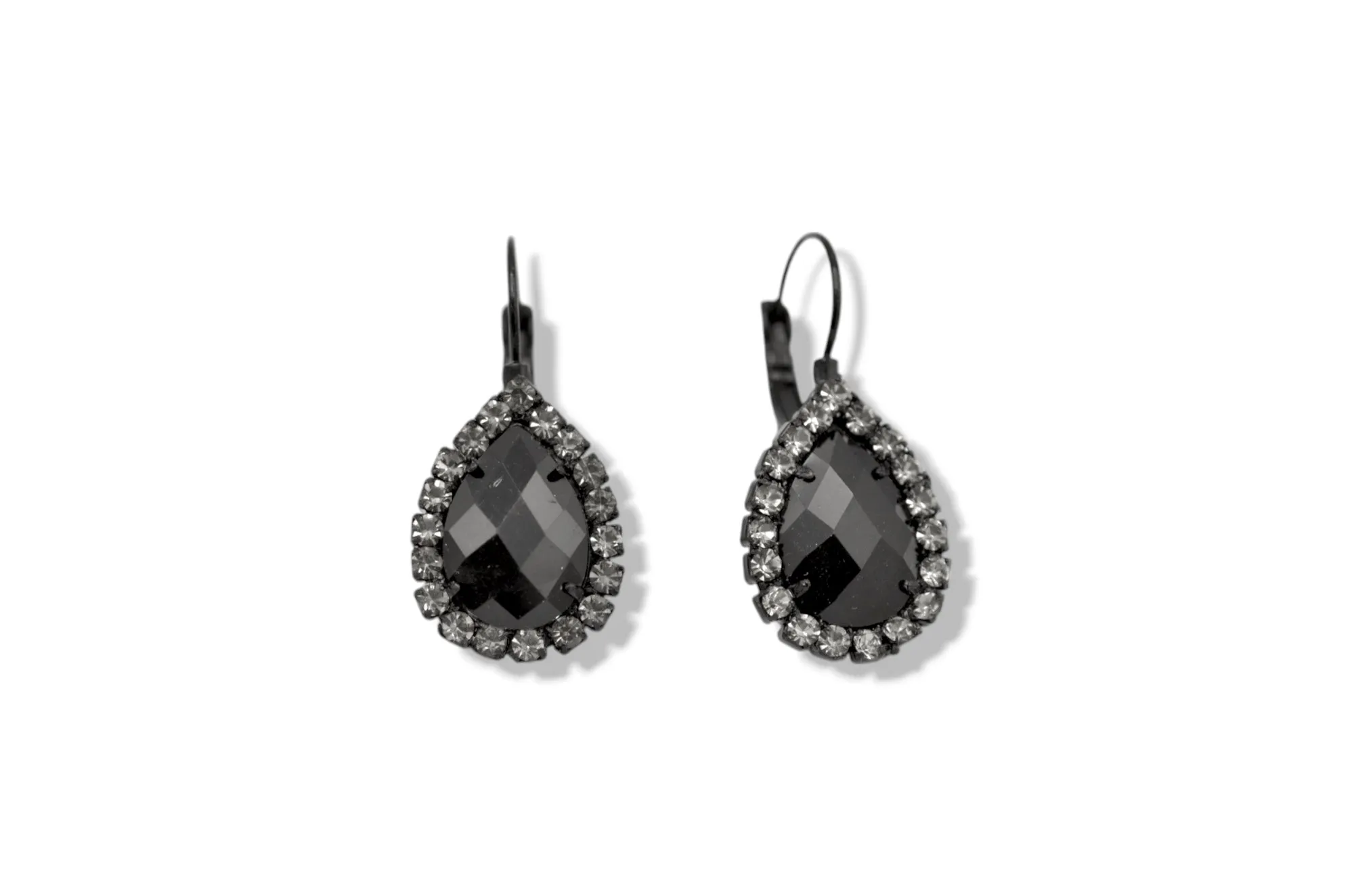Black and White Faceted Stone Tear Drop Earrings #256BK3101 (1D8)