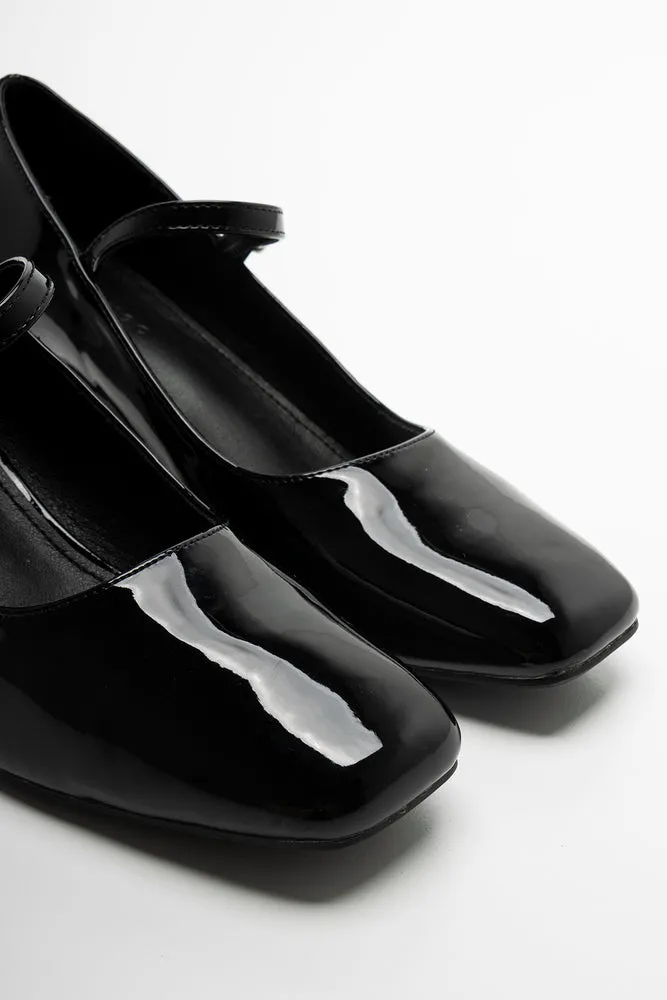 Heel Black