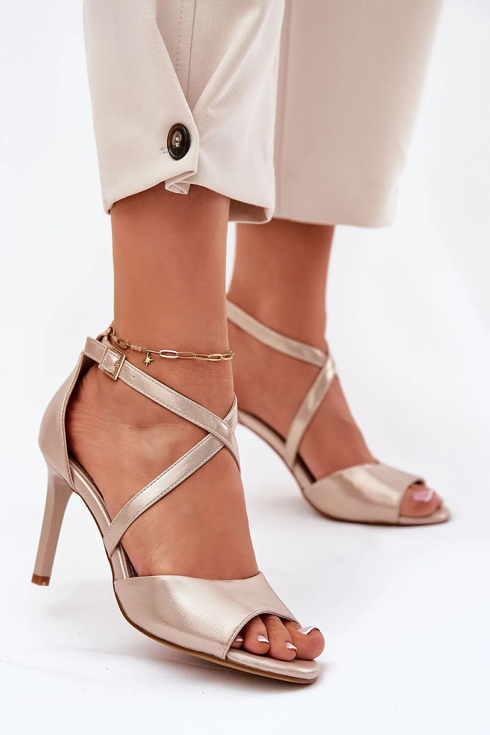 Heel sandals Step in style