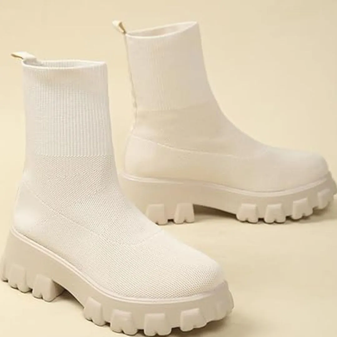 Knitted ankle boots with trendy sole
