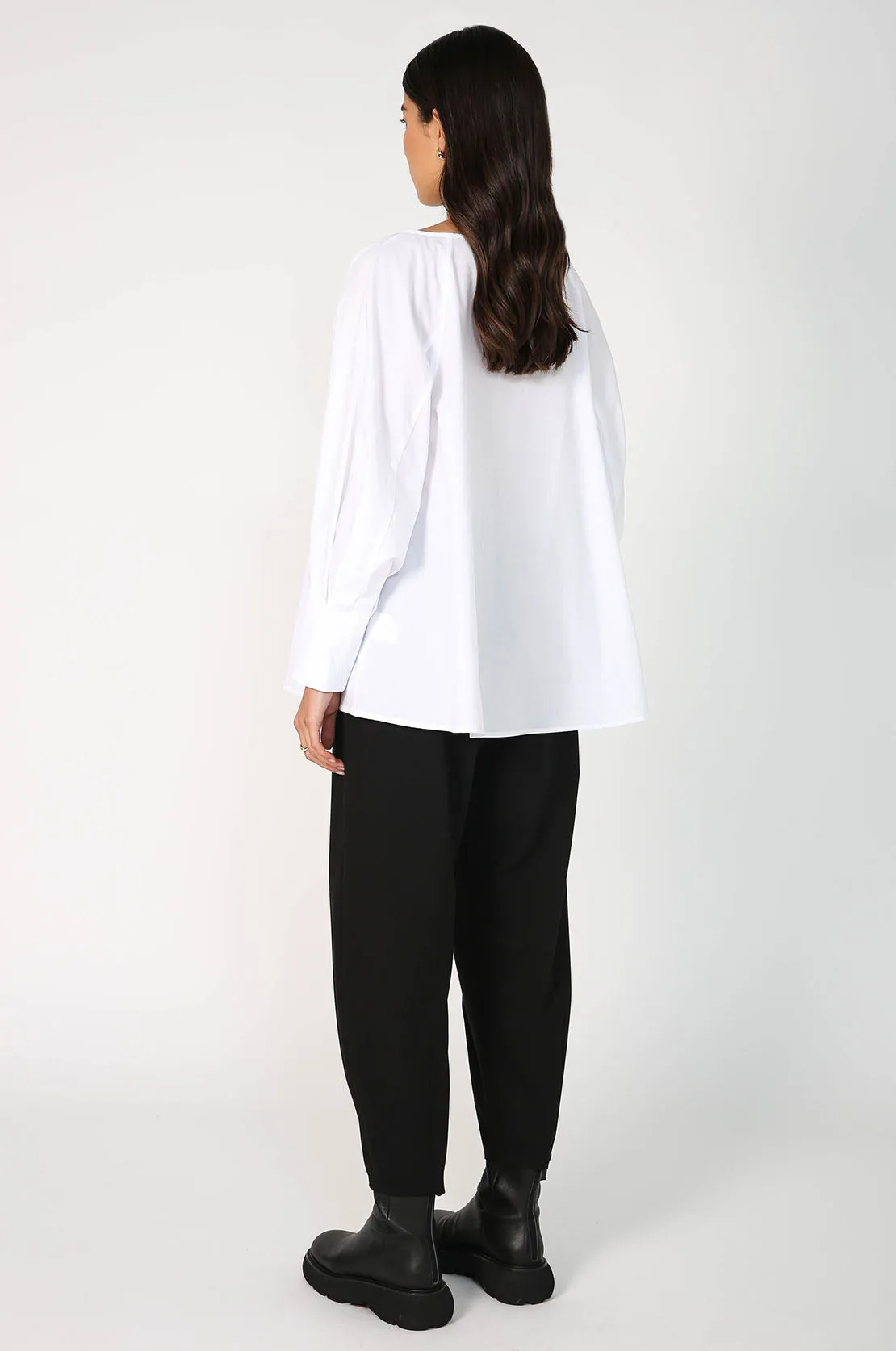 raven top / white