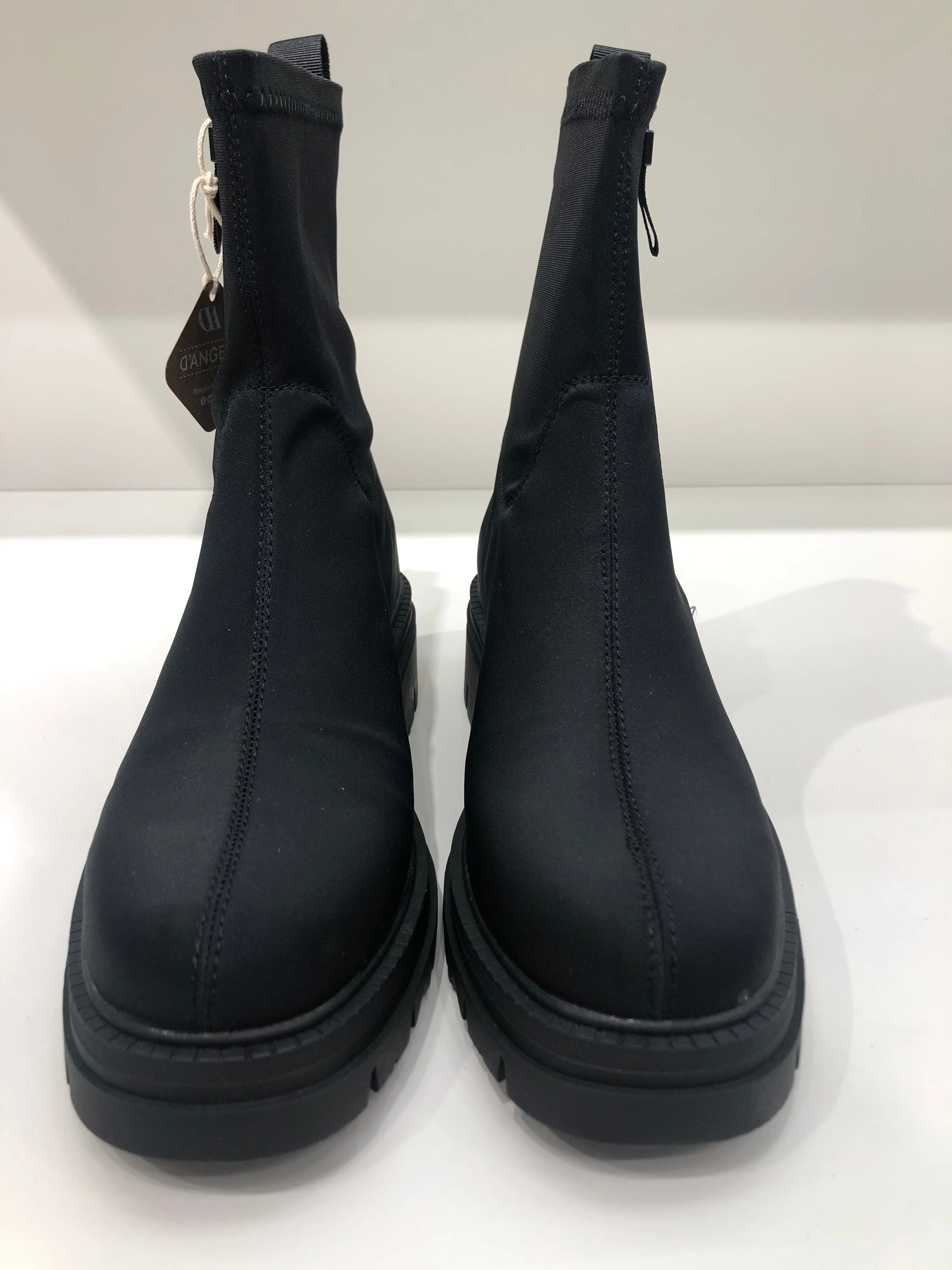 TEMPO BLACK