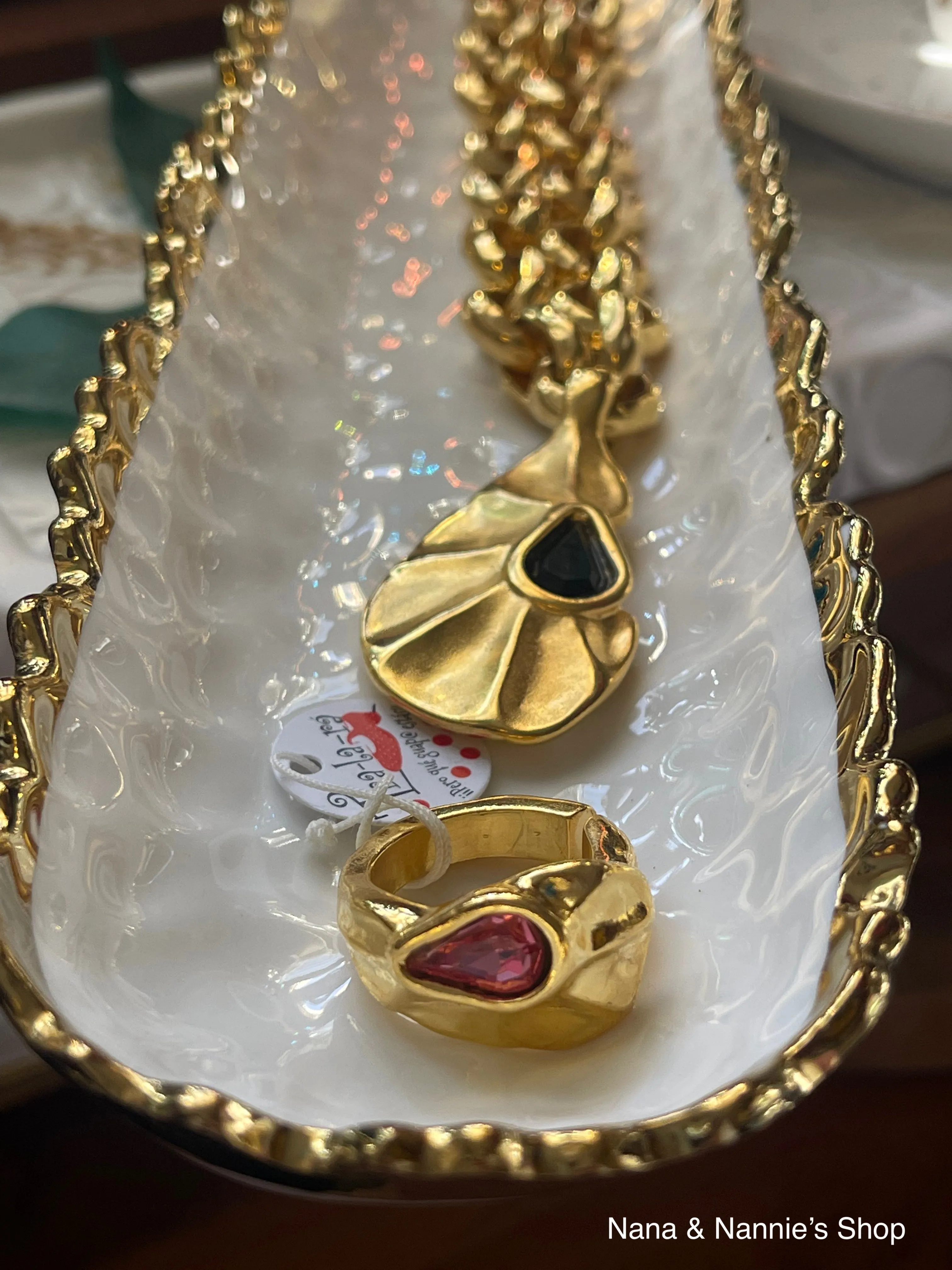Tra-la-ra necklace