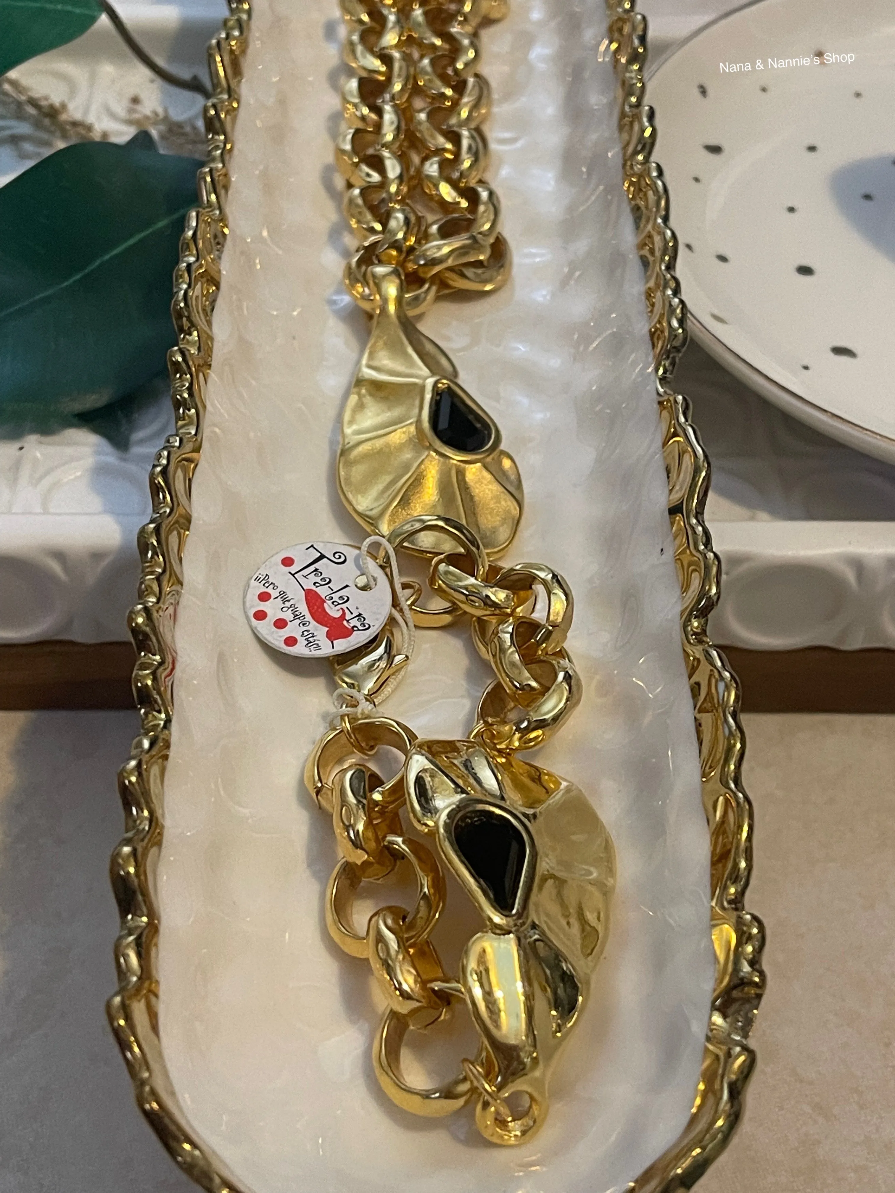 Tra-la-ra necklace