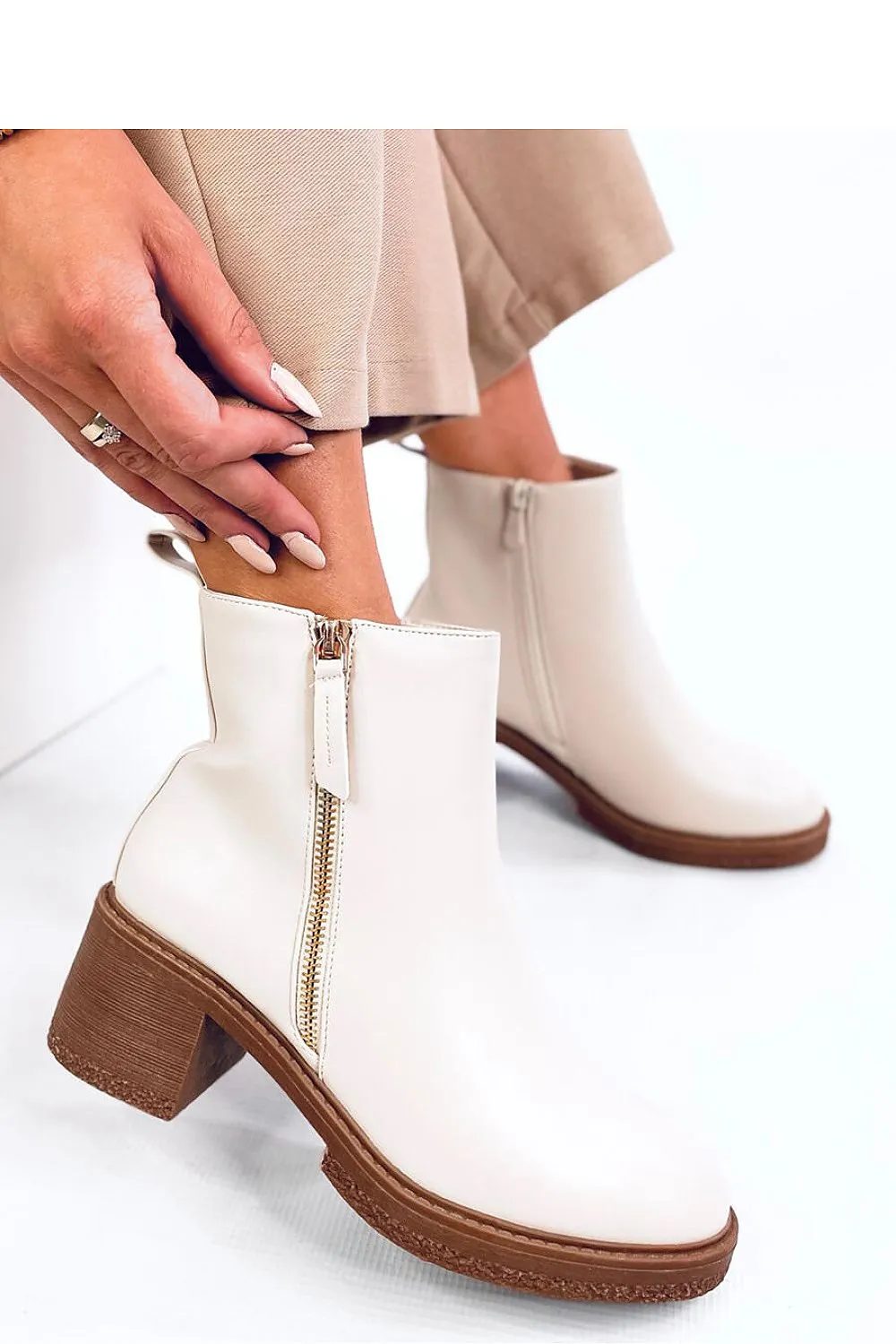 Trendy leather Boots